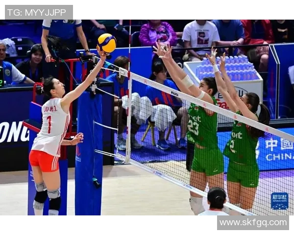 中国女排迎战保加利亚全力争胜展现团队精神与拼搏精神
