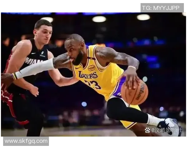 火箭与湖人激战14-15赛季NBA常规赛精彩回顾与分析